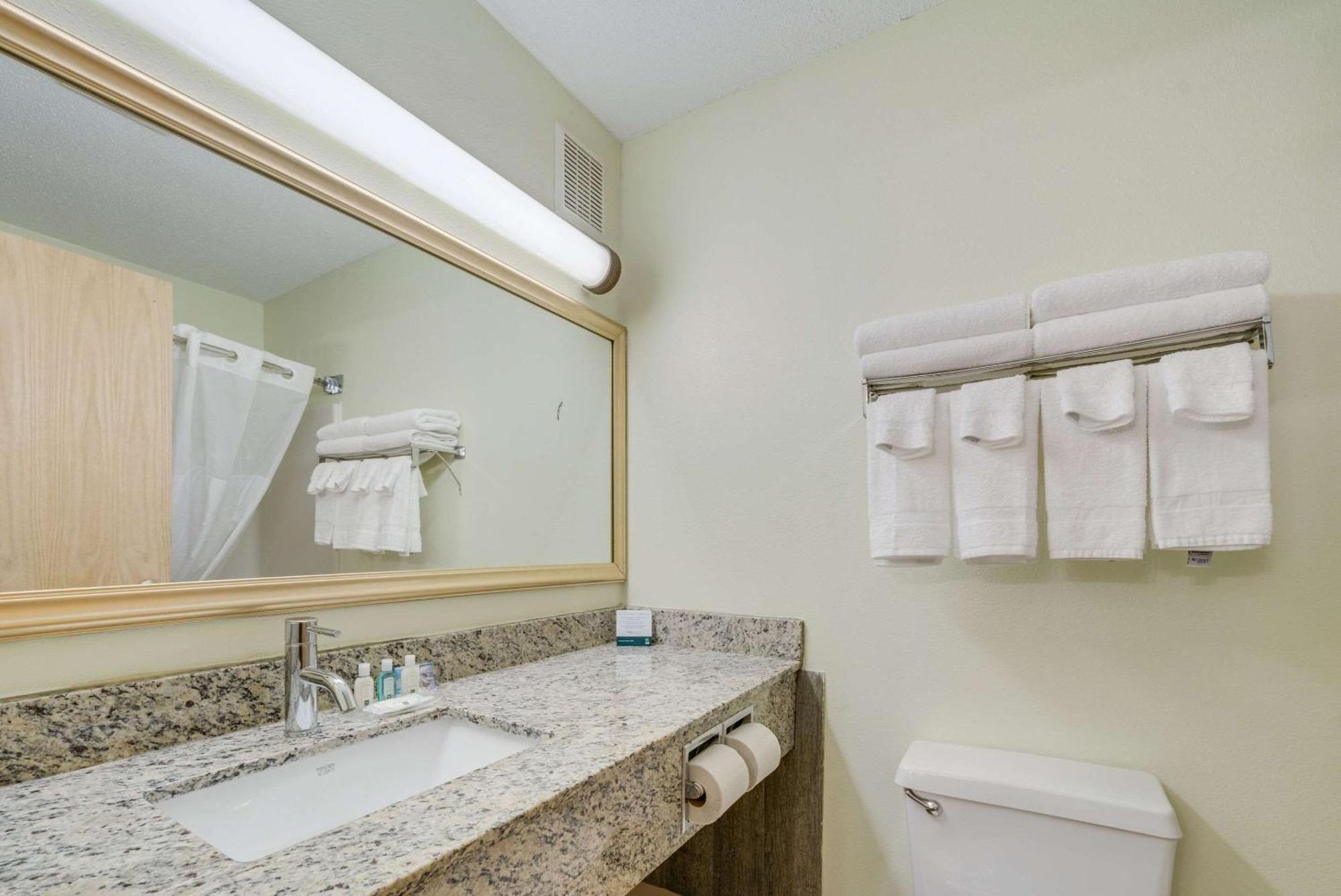 Quality & South Hotel 2*